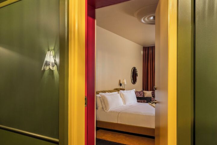 Room 7 of 62