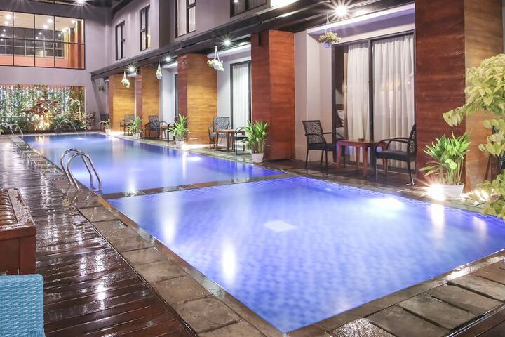 Hotel with Pool