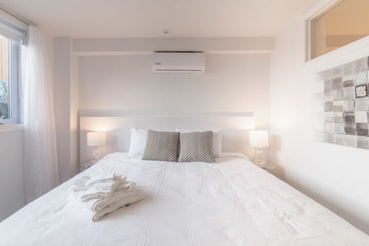 Room 102 of 197