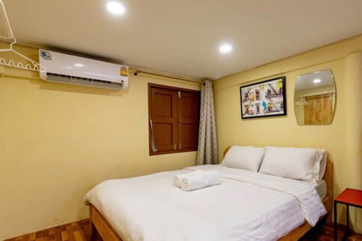 Room 6 of 22