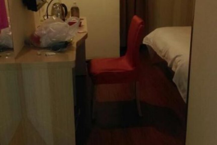 Room 9 of 13