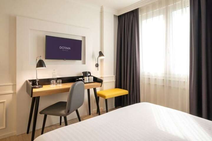Room 50 of 76