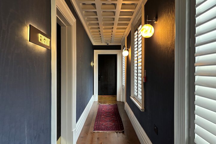 Room 27 of 90