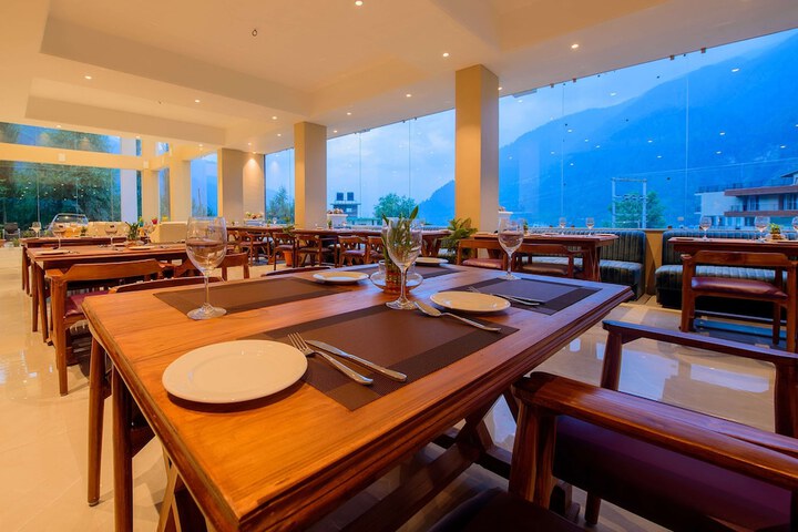 Dining 42 of 53