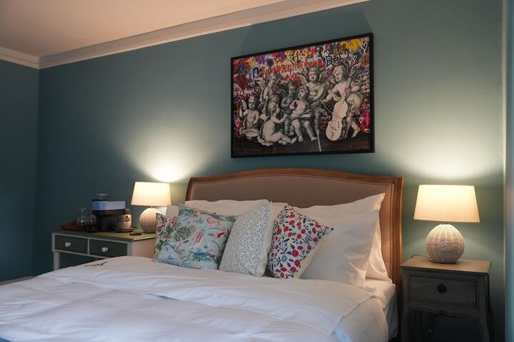 Room 4 of 18