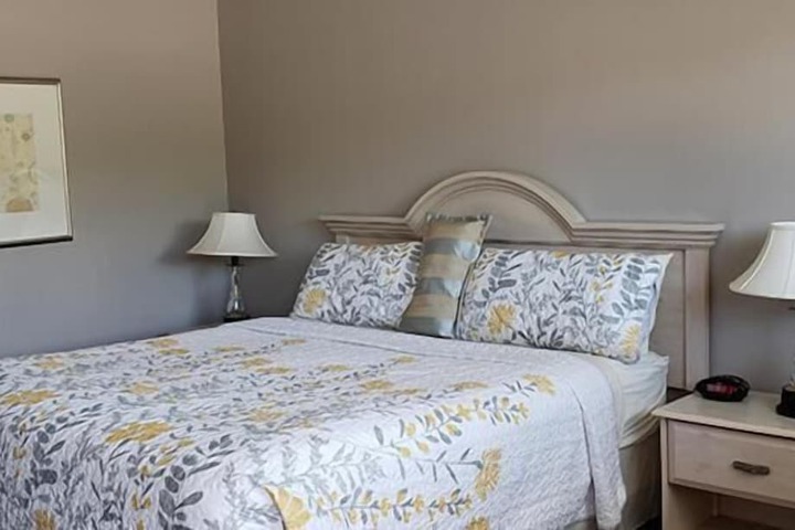 1 King Bed (2 of 5)