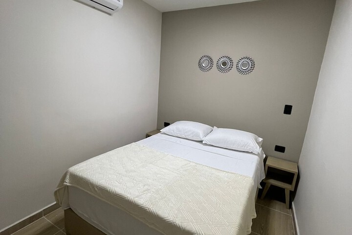 Room 6 of 14