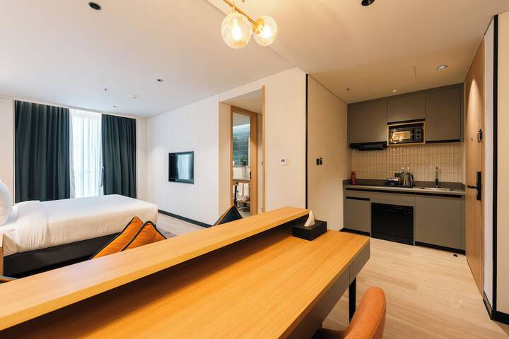 Room 27 of 78