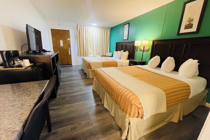 2 Double Beds (27 of 27)
