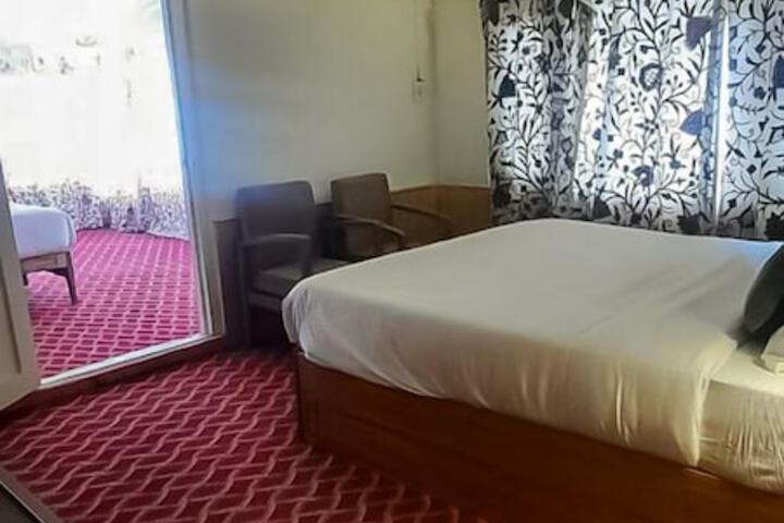 Room 4 of 6