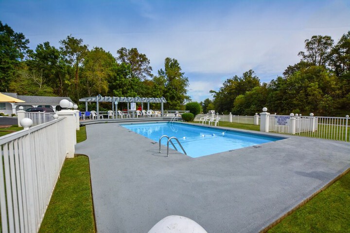 Pool 14 of 30