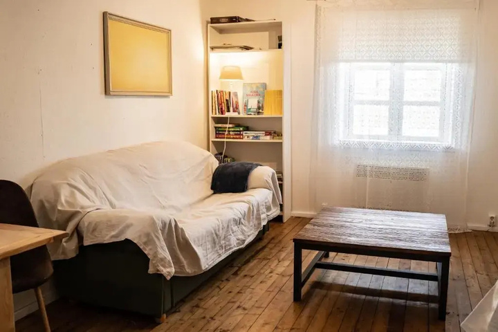 Room 4 of 11