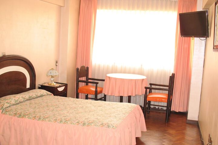 Room 10 of 48