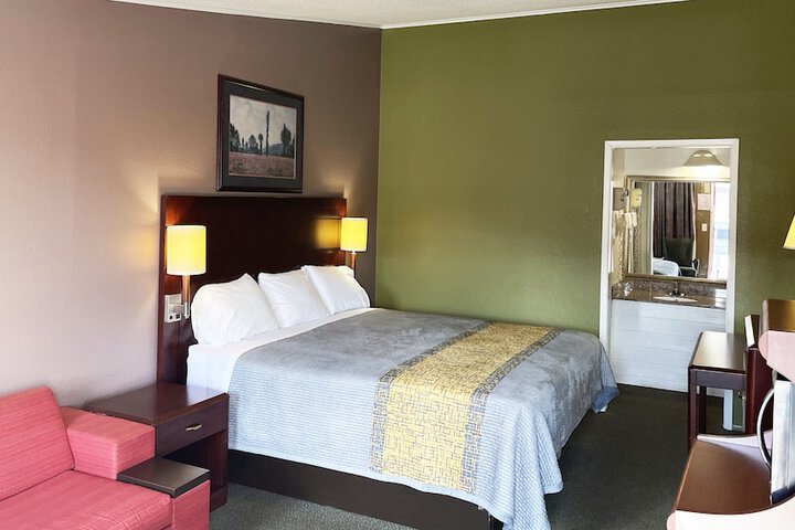 1 King Bed (5 of 6)