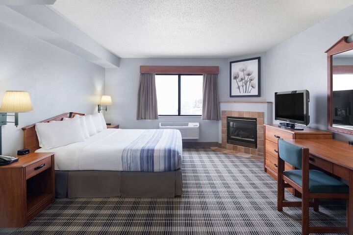 1 King Bed (8 of 34)
