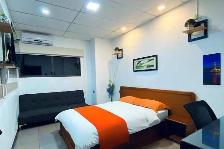 Room 7 of 19