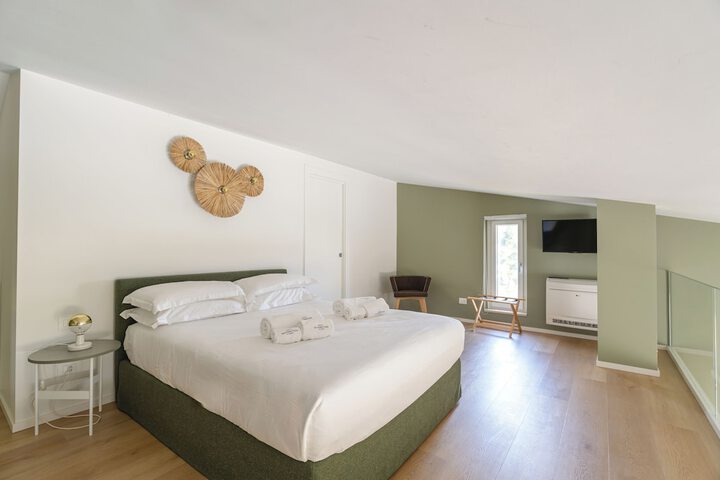 Room 25 of 182