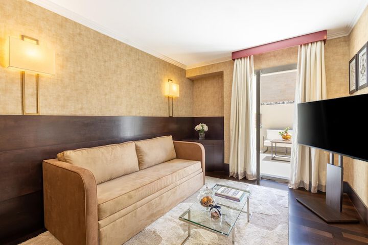 Room 32 of 72