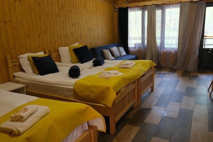 Room 6 of 94