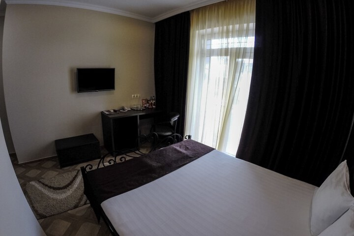 Room 6 of 35