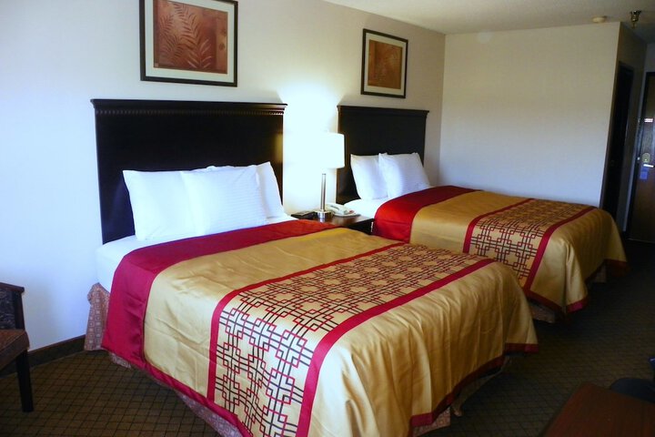 2 Queen Beds (4 of 5)