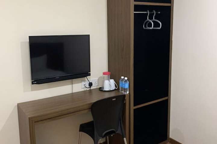 Room 14 of 33