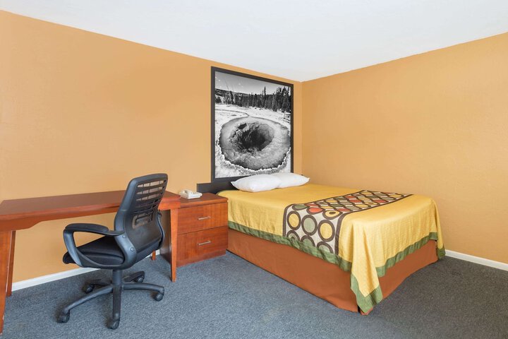 Room 10 of 15