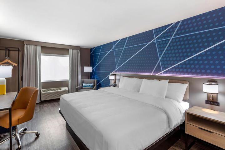 1 King Bed Efficiency (5 of 8)