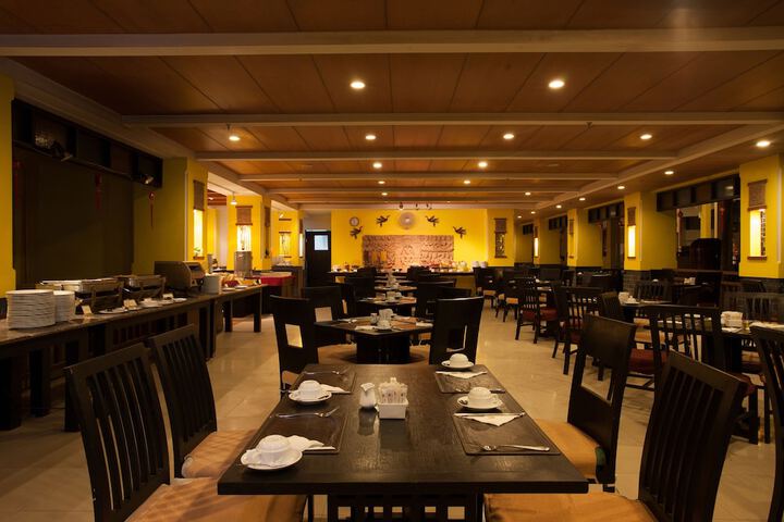 Dining 77 of 106