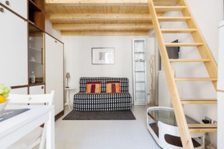 Room 7 of 11