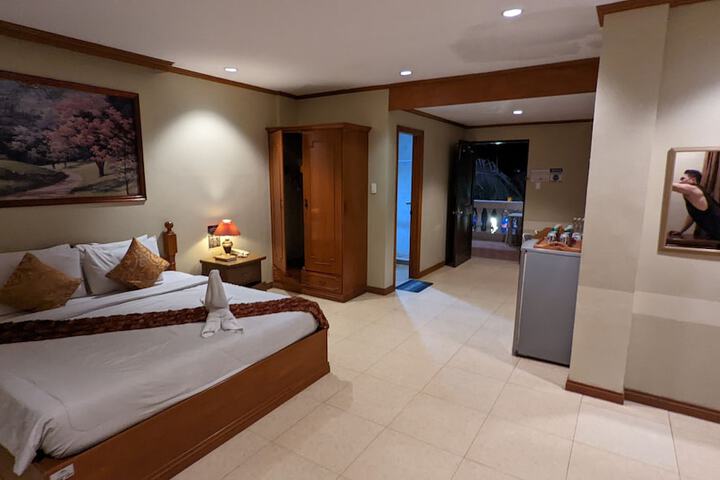 Room 7 of 199