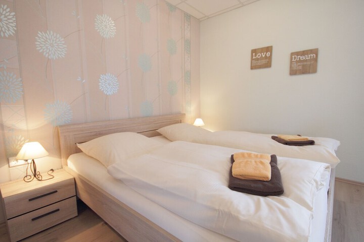 Room 16 of 40
