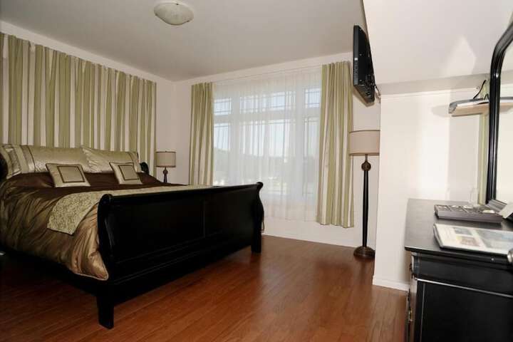 Room 5 of 16