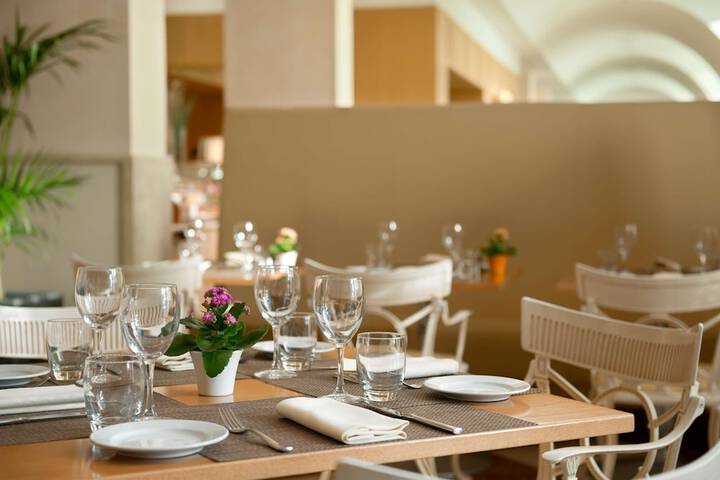 Dining 39 of 76