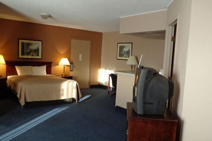 Room 5 of 8