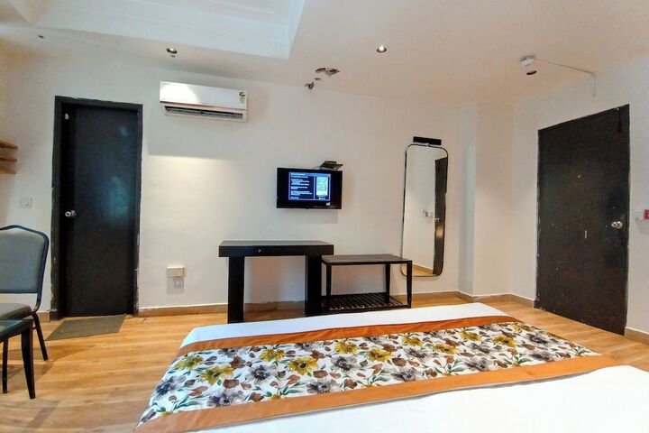 Room 11 of 22