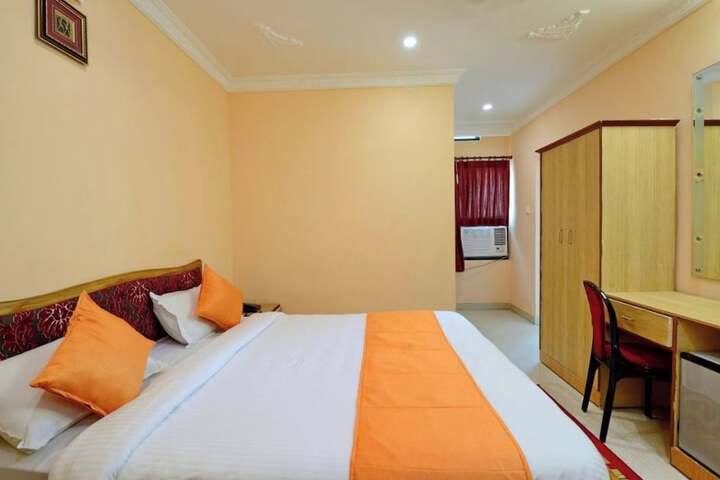 Room 8 of 17