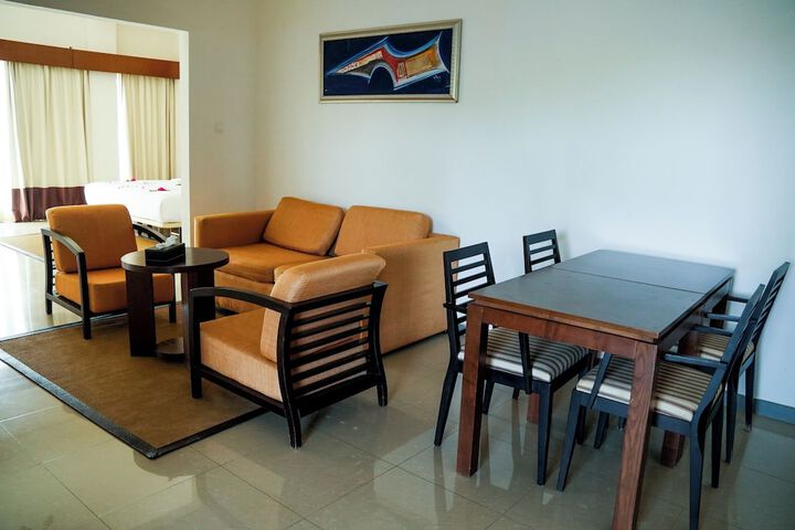 Room 30 of 103