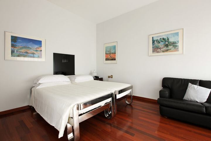 Room 29 of 106