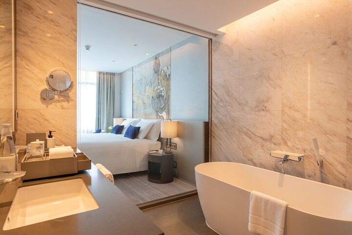 Room 70 of 261