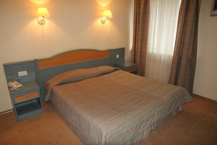 Room 8 of 37