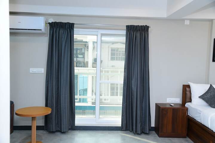 Room 21 of 34