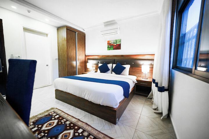 Room 14 of 65