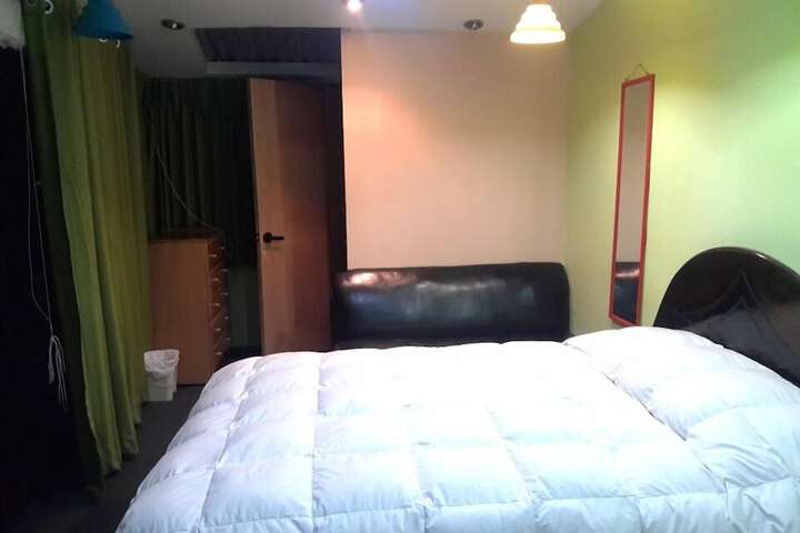 Room 30 of 79