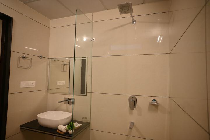 Room 9 of 17