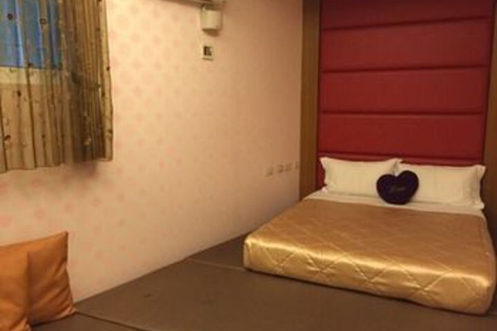 Room 9 of 27