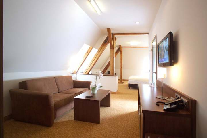 Room 9 of 28