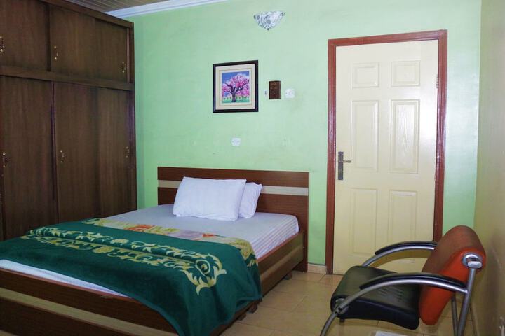 Room 4 of 25