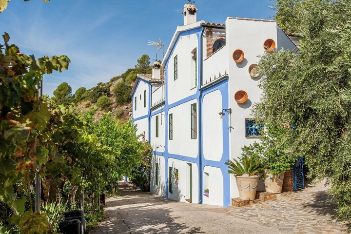 Comfortable Mansion in Rute with Hot Tub