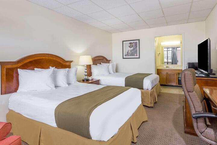 2 Double Beds (7 of 7)